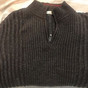 dkny sweater in very good condition